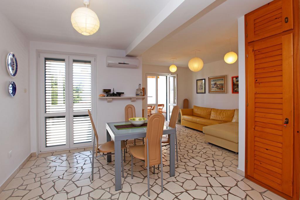 Apartments Mel ボル 部屋 写真